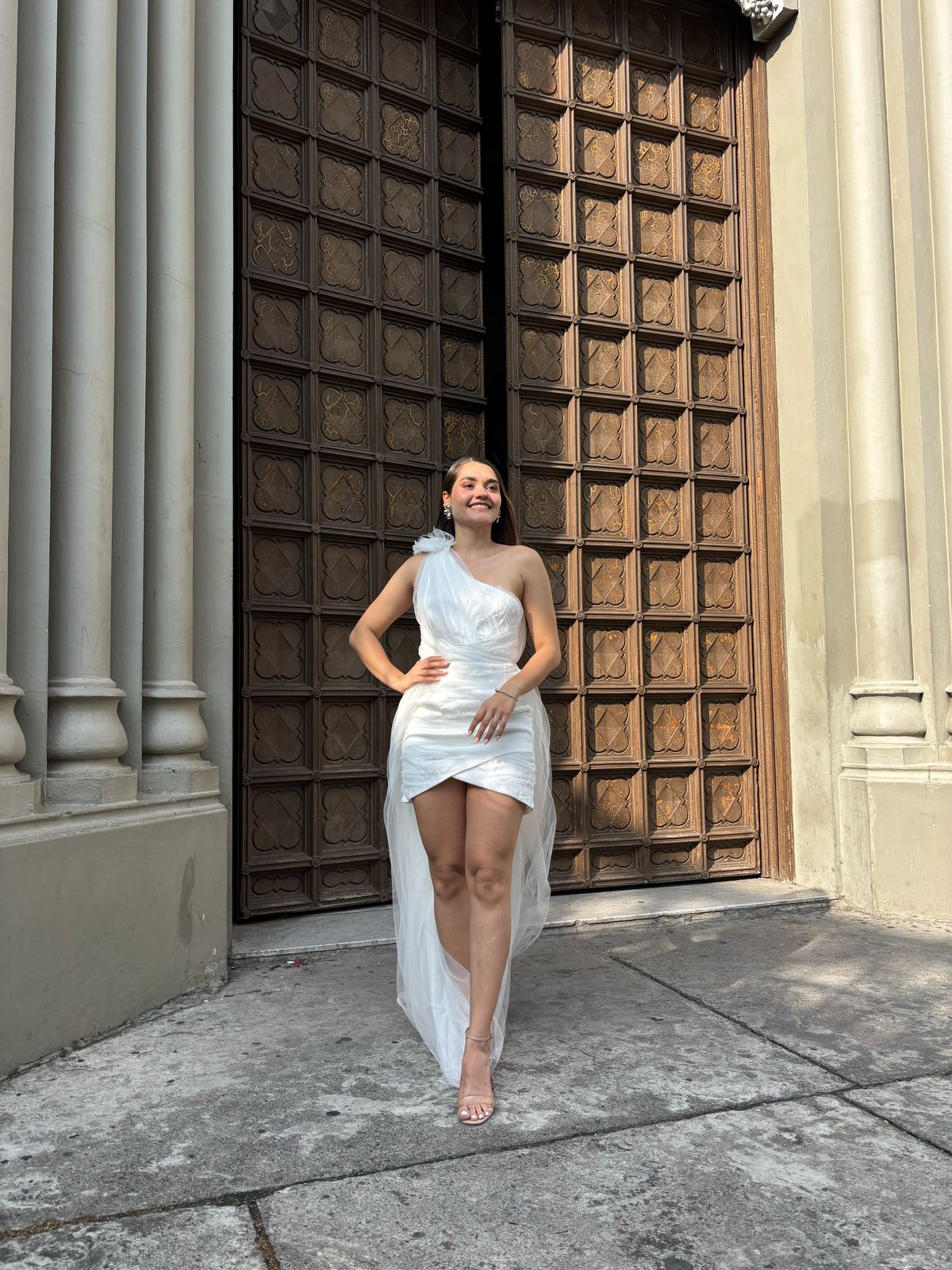 VESTIDO EN BLANCO EN TULL