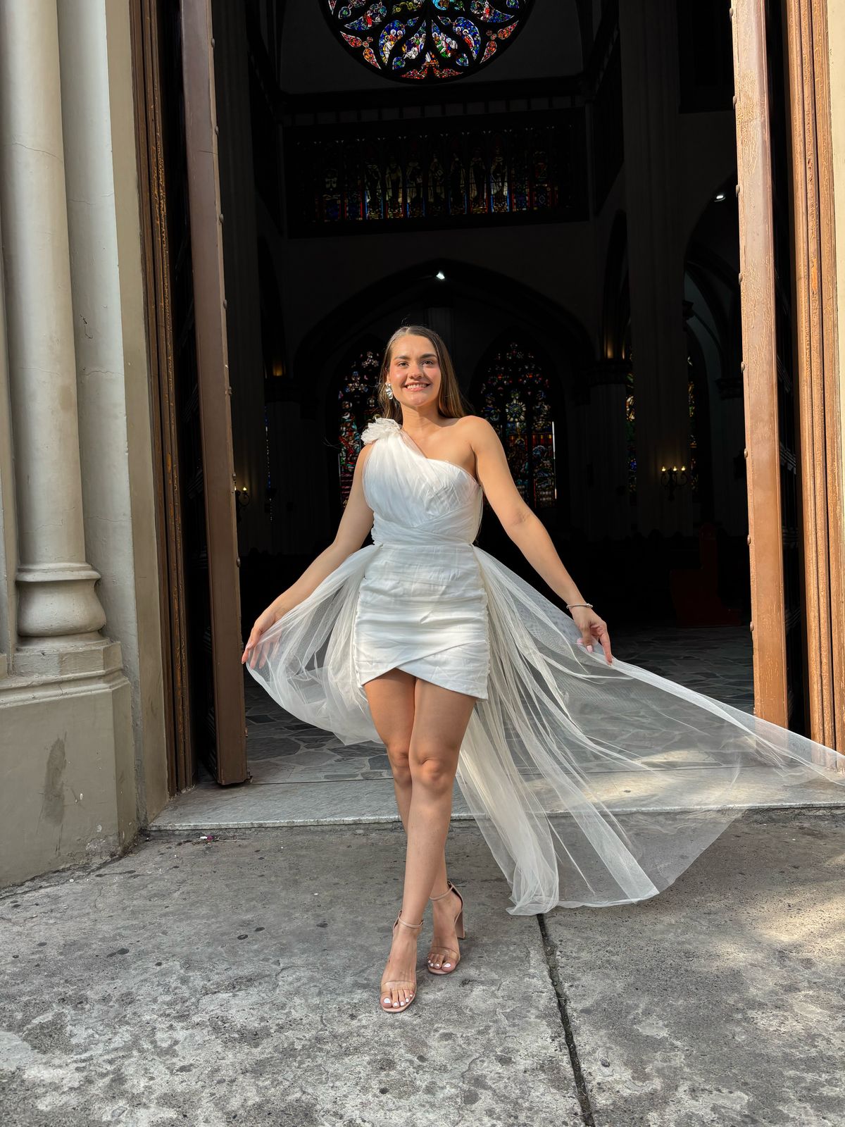 VESTIDO EN BLANCO EN TULL