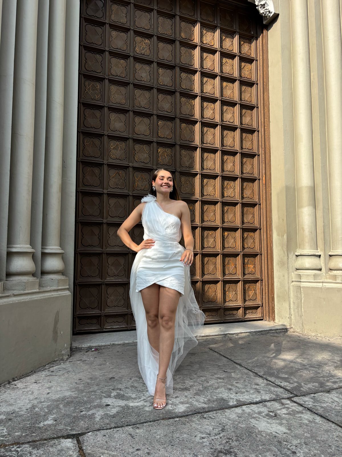 VESTIDO EN BLANCO EN TULL