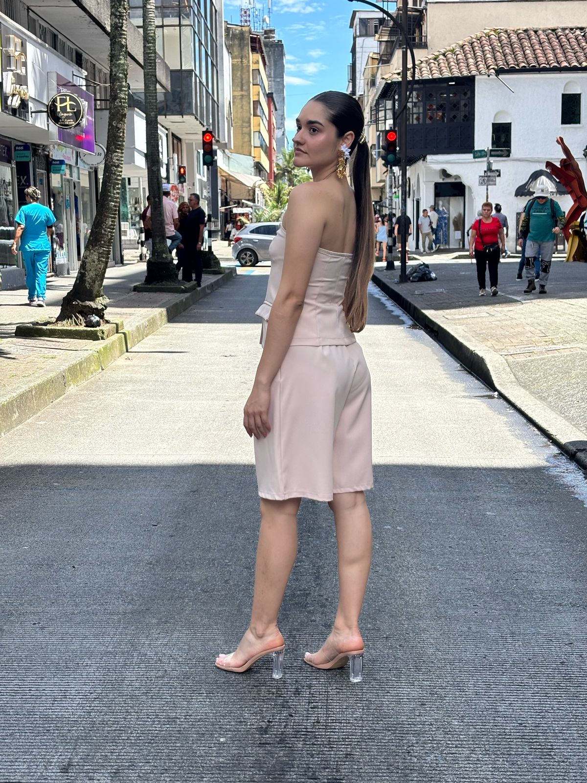 SET BERMUDA/CHALECO STRAPLESS